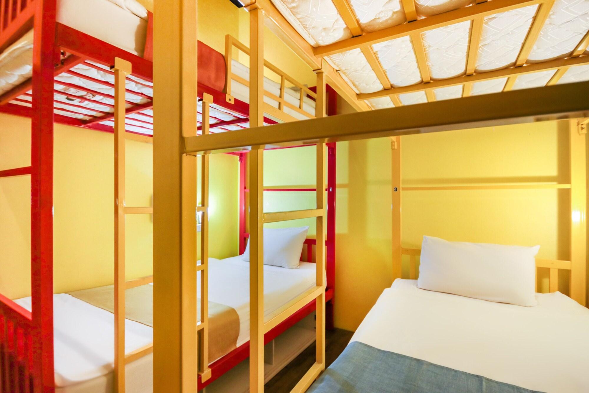 Oyo 1074 Fin Hostel Ката-Бич Экстерьер фото