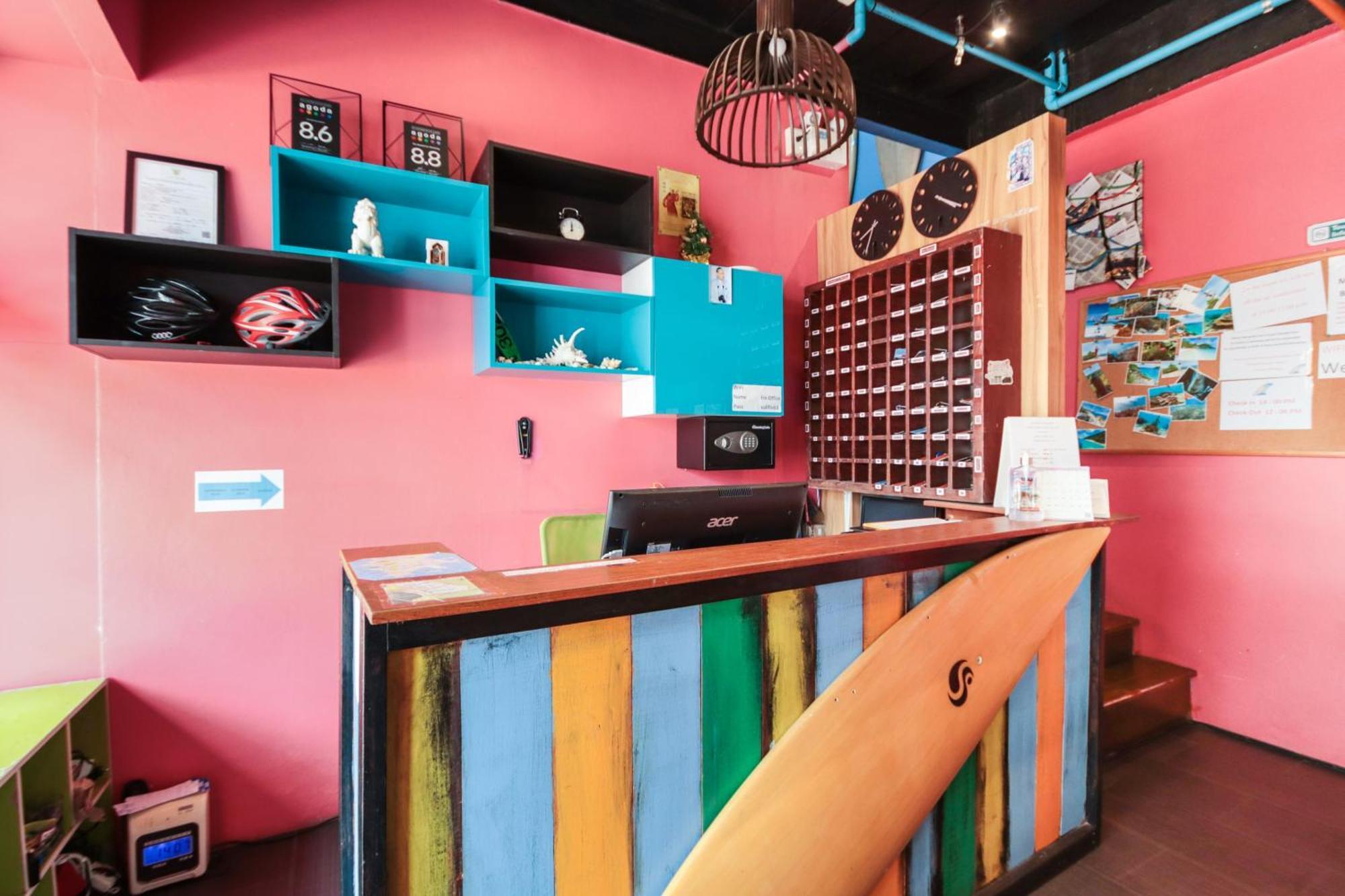 Oyo 1074 Fin Hostel Ката-Бич Экстерьер фото